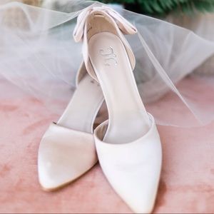 Pink pumps with BOW!